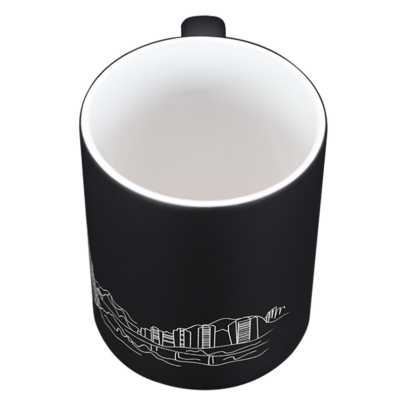 TAZA MÁGICA NEGRA CON DISEÑO DE TORRE EIFFEL